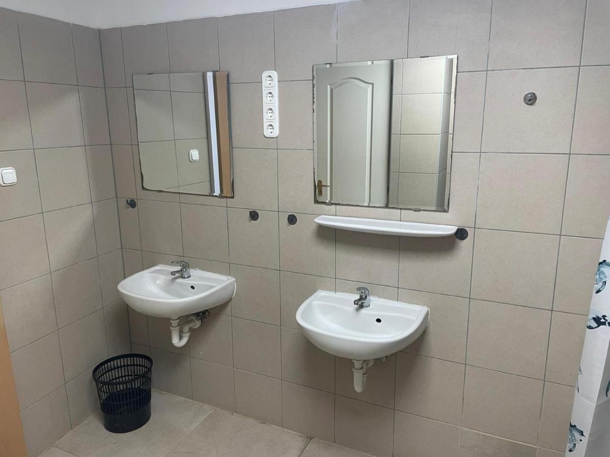 Viola Hostel Budapest Exteriör bild