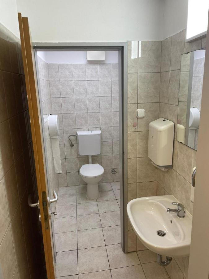 Viola Hostel Budapest Exteriör bild