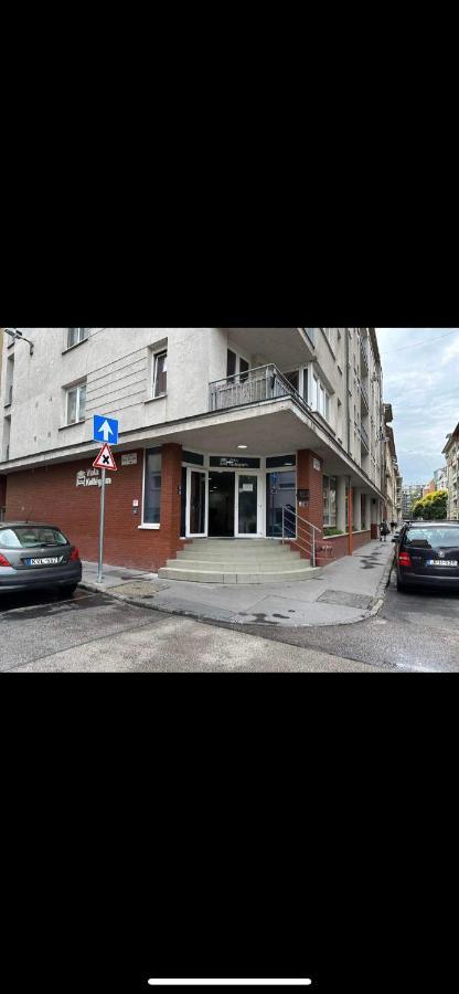 Viola Hostel Budapest Exteriör bild
